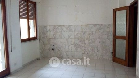 Quadrilocale in Affitto in zona Centro a Carrara - Photo 3