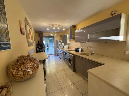 Location Appartement 3 pièces 80m² NICE 06300 - Photo 4