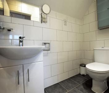 4 Bedroom Student Home - Henry Court (Near City Centre) - Photo 6