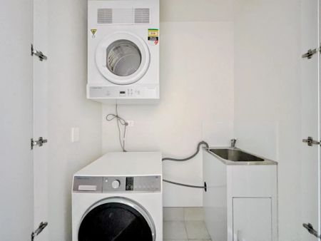 3 bed 2 bath*432 - Photo 5