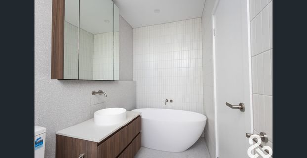 Stunning As New 3-Bedroom Townhouse - Luxury Living at Its Best! - Photo 1