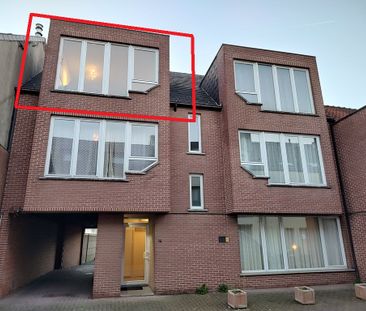 Appartement centraal gelegen nabij openbaar vervoer en E40. - Photo 1