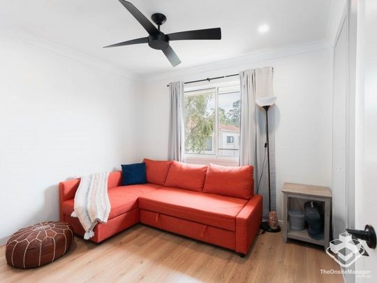 Stylish 3-Bedroom Townhouse in Secure Gated Calamvale Complex - Photo 1