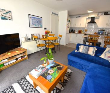 2 bedroom Flat in Flat 17, Leeds - Photo 3
