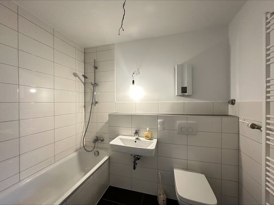 Geräumige 2-Zi.-Wohnung mit Balkon! - Foto 1