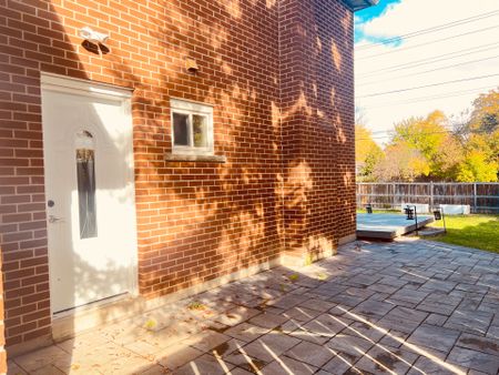 For Lease - 44 Wakefield Crescent Unit# Main Floor, Toronto, Ontario - Photo 2