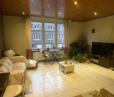 Ruim en goed gelegen appartement met 2 slaapkamers in kleine gebouw - Photo 3