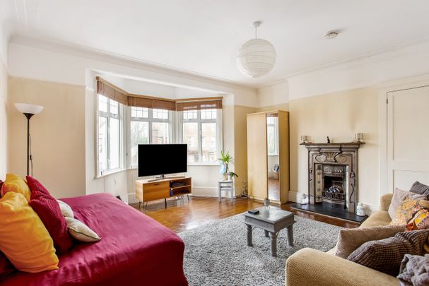 London Road, Twickenham, TW1 flat to rent - Photo 1