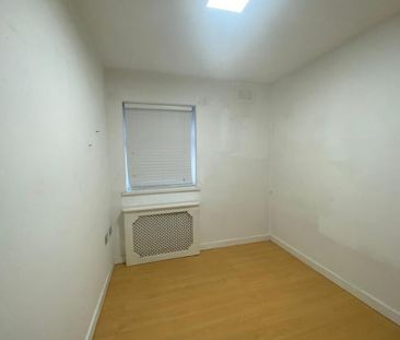 4 bedroom semi-detached house to rent - Photo 6