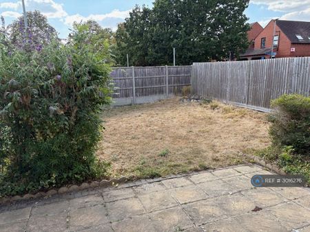 3 bedroom terraced house to rent - Photo 2