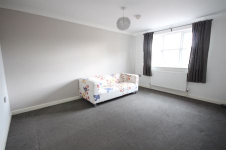 1 bedroom Apartment to let - Photo 2