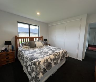 66 Oaks Drive, Lincoln - Photo 3