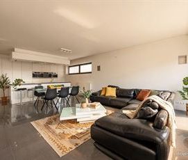 Ruim en strak appartement met 2 slaapkamers en zuidgericht terras. - Photo 1