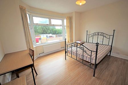 4 bedroom detached house to rent - Photo 2