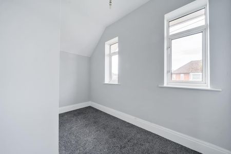 2 bedroom maisonette to rent - Photo 2