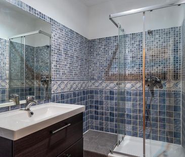 Beautiful apartment in Barcelona with views of Las Ramblas - Photo 2