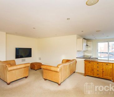 2 bedroom penthouse to rent - Photo 3