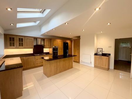 High View Road, Guildford - 4 bedrooms Property for lettings - Seymours - Photo 5