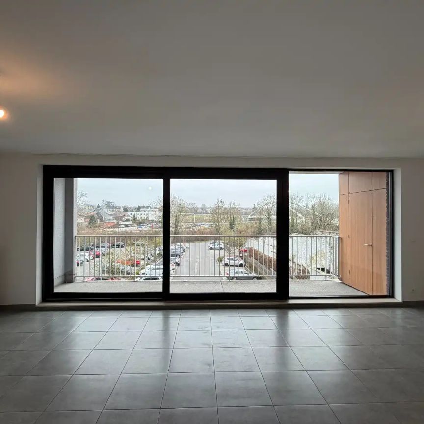 Ruim appartement met 2 slaapkamers + parkeerplaats - Photo 1