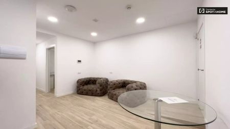 Shared double room with balcony to rent in student residence, Barcelona - Foto 5