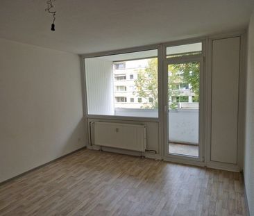 Gelegenheit: individuelle 3-Zimmer-Wohnung (WBS) - Photo 2