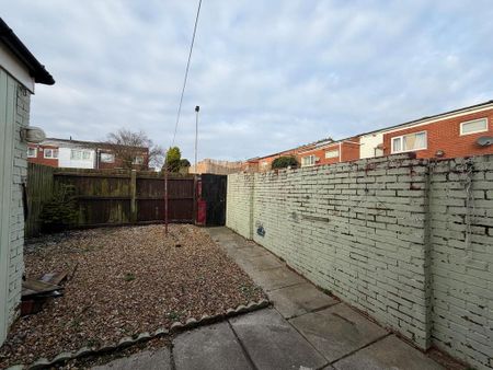 3 bedroom semi-detached house to rent - Photo 5