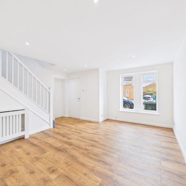 4 bedroom semi-detached house to rent - Photo 1