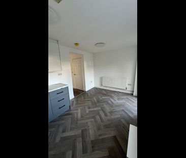 1 Bed Flat, Dolphin Road, B11 - Photo 3