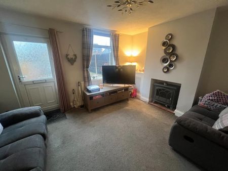 2 bedroom semi-detached house to rent - Photo 3