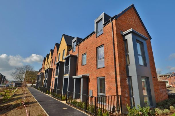 4 bedroom house - detached - Photo 1