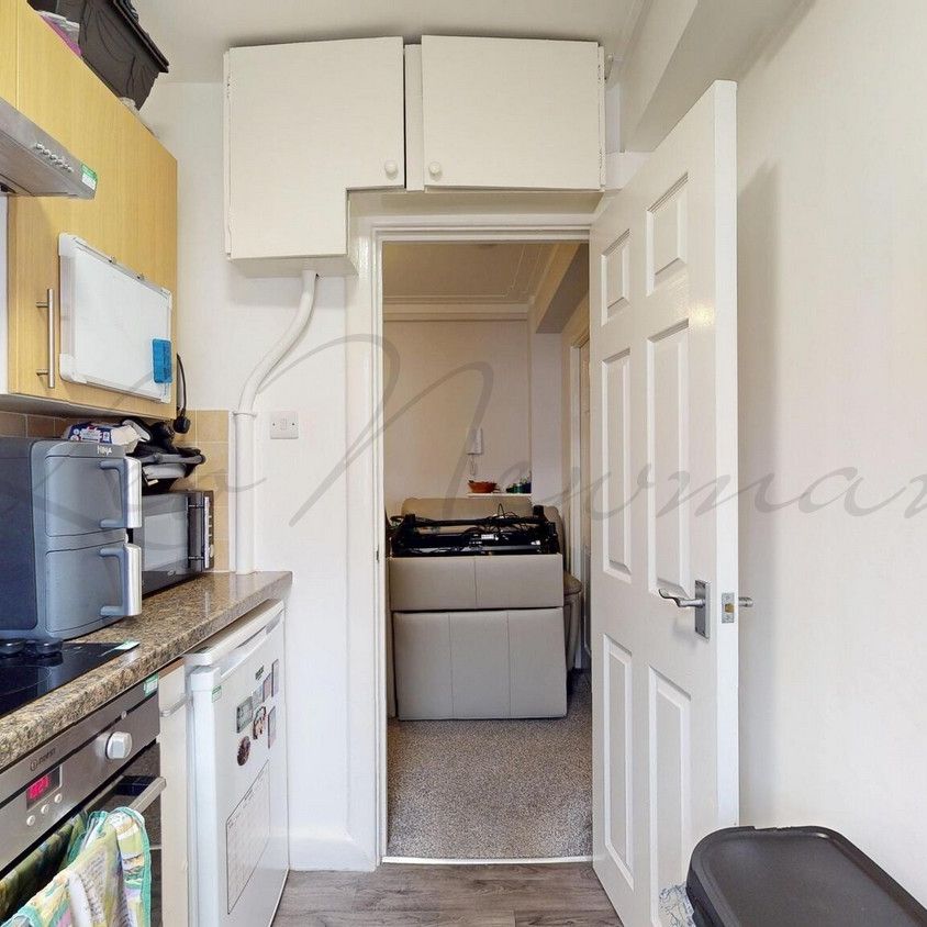 Edgware Road, London, W2 - Photo 1