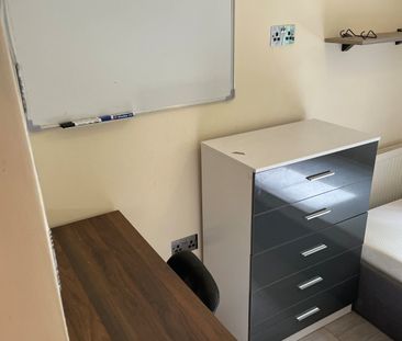 15 Moss Street, Newsome, Huddersfield... - Photo 5