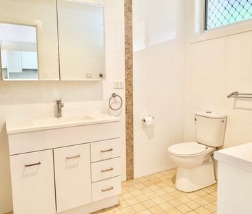 Large Renovated One Bedroom in Prime Location! - Photo 6