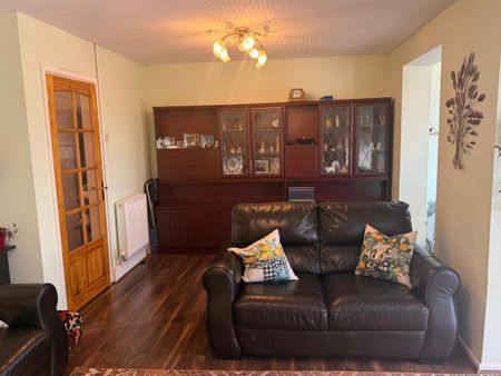 3 bedroom semi-detached house to rent - Photo 2