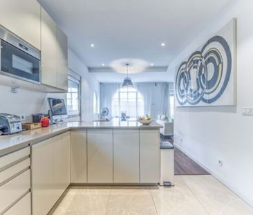 3 room luxury House for rent in Campolide, Portugal - Photo 2