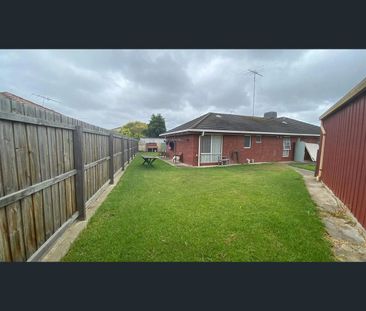 10 Langham Court, Grovedale, Vic 3216 - Photo 2