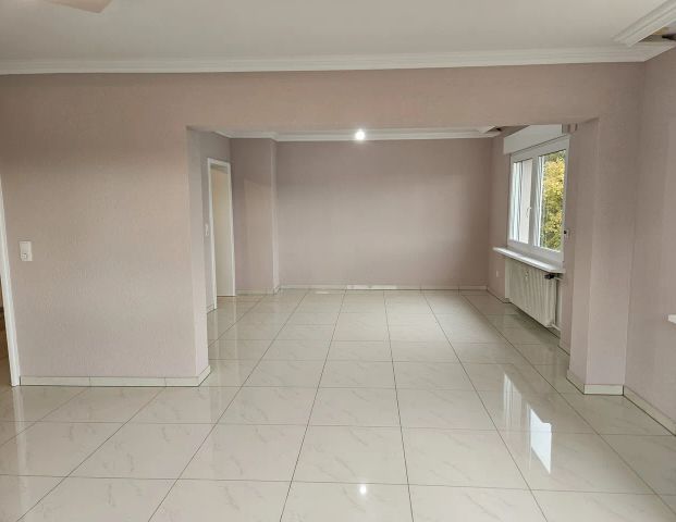 Stieldorferhohn: Top-modernisierte Etagenwohnung mit gehobener Ausstattung - Photo 1