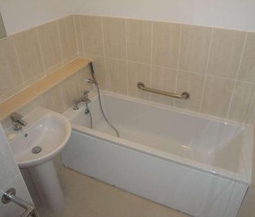 Lingfield Court, Blount Road, PO1 - Photo 6