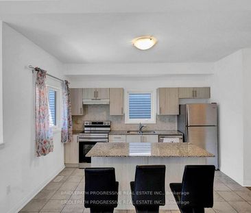 For Lease - 22 Alaskan Heights, Barrie, Ontario - Photo 2