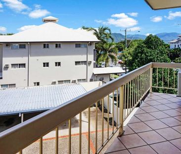 Cozy Top Floor Apartment in Cairns North - Photo 4
