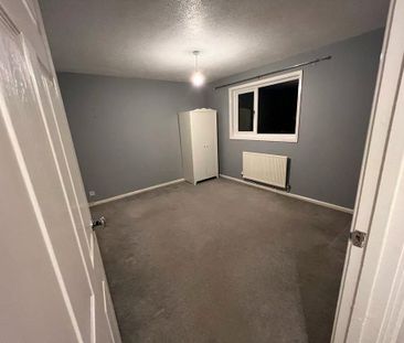 3 bedroom end of terrace house to rent - Photo 4