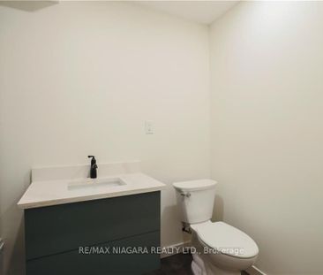 Semi-Detached Home For Lease | X8141716 - Photo 2