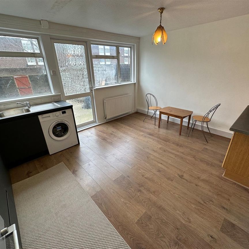 Long Field, NW9 5SU, London - Photo 1