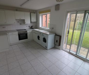 3 bedroom semi-detached house to rent - Photo 6