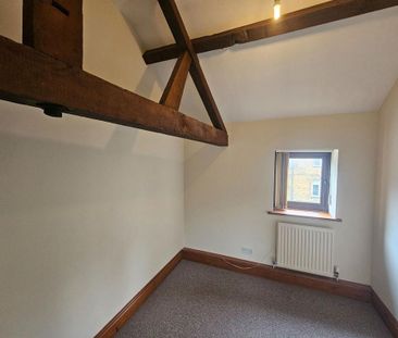 2 bedroom character property to rent - Photo 6