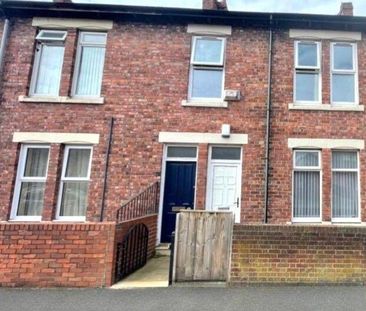 3 bedroom flat to rent - Photo 4