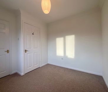 3 bedroom Semi-Detached House to let - Photo 4