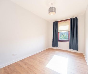 3 bedroom flat to rent - Photo 5