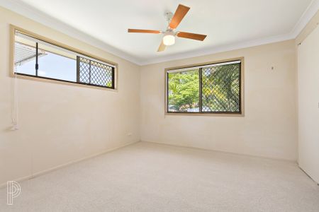 Modern, Low-Maintenance Living in a Convenient Crestmead Location - Photo 2