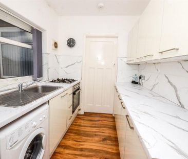 3 bedroom flat to rent - Photo 5